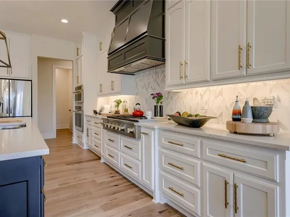 4500 W 157th St, Overland Park, KS 66224