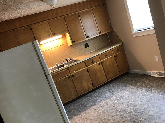 2nd image of 101 Meadow Green Dr APT 8