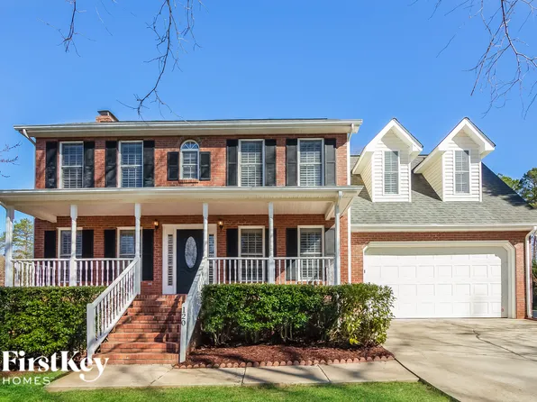 120 Hunters Pointe Dr, Dallas, NC 28034