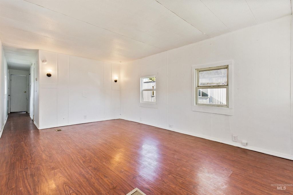 408 E 51st St Trailer 12, Garden City, ID - More