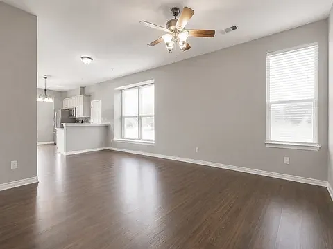 1429 Devonshire Dr — Photo 5