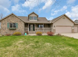 330 Country Oak Dr, Sauk Centre, MN 56378