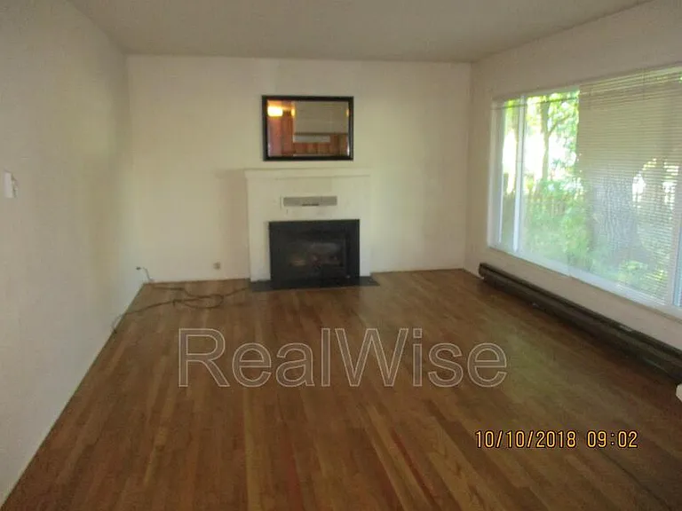 443 NE Baker Dr — Photo 3