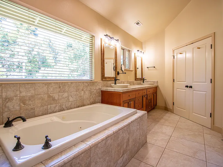 120 Misty Ct — Photo 23