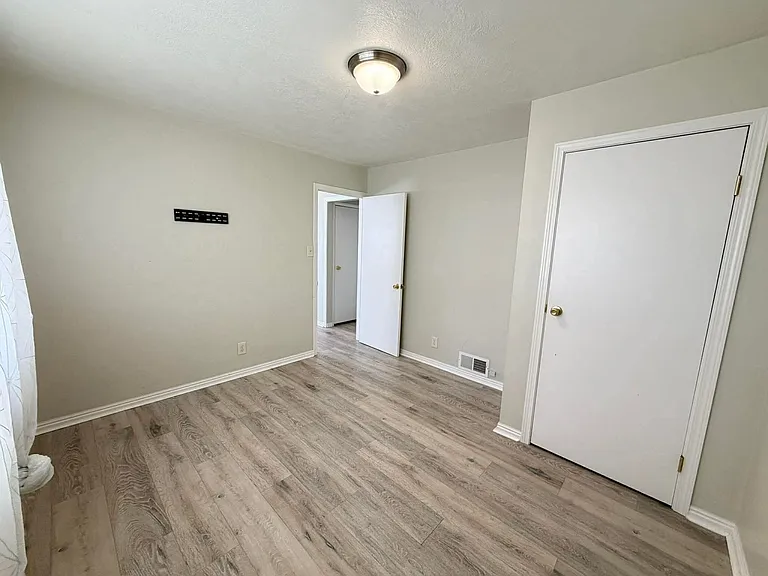 178 W Geneva Dr — Photo 15