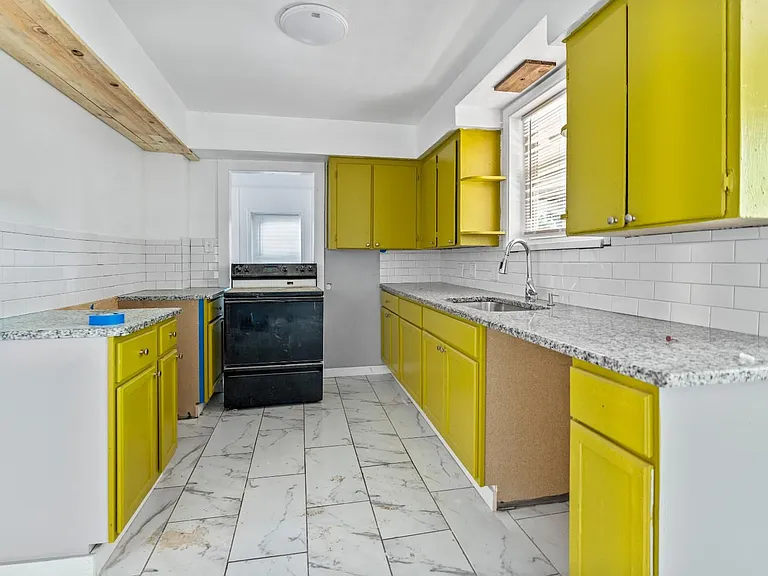 4244 E 67th Ter — Photo 16