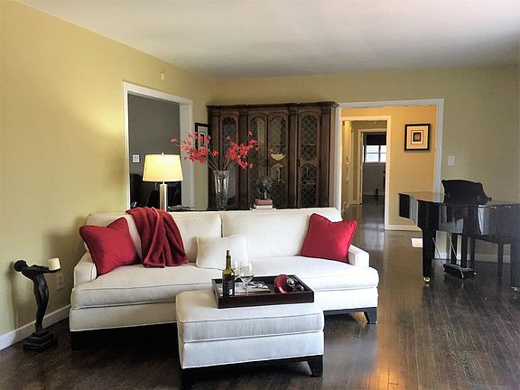5th image of 172 W Park Dr