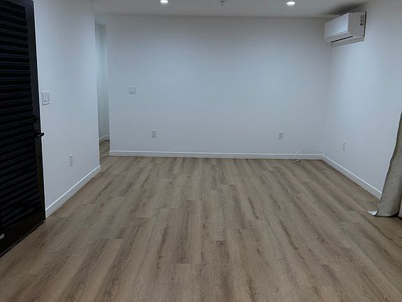4th image of 2624 W Alhambra Rd