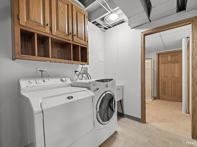 320 N Wright St — Photo 20