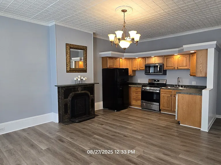 212 Oak St #1 — Photo 5