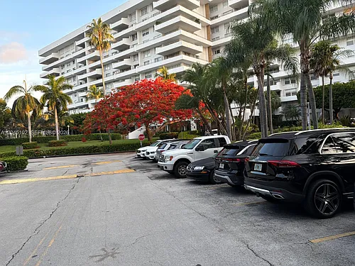 199 Ocean Lane Dr #113 Photo 1