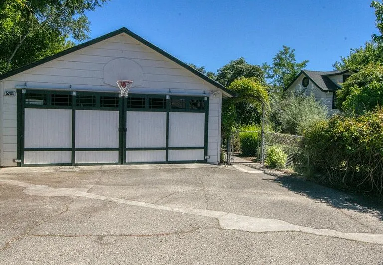 5204 Beaumont Way — Photo 4