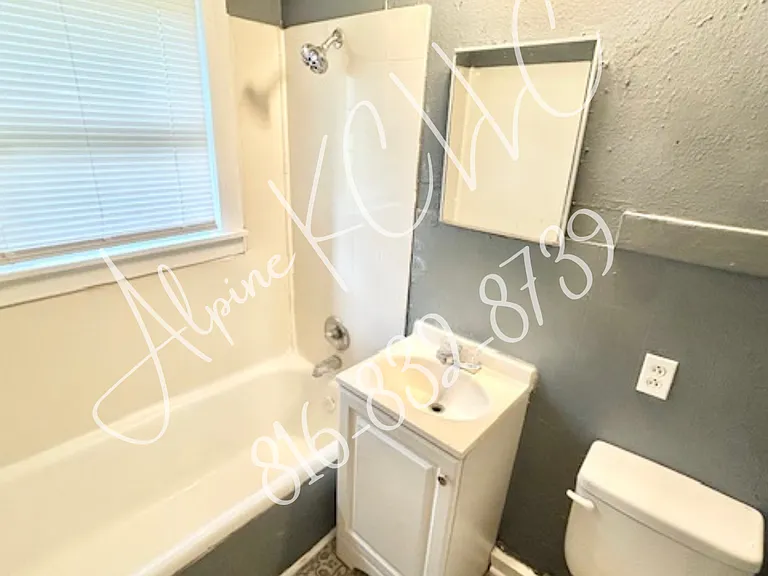 4943 Highland Ave — Photo 6