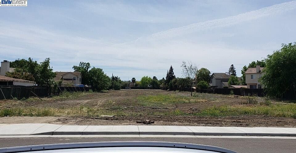 1st image of 302 W Mount Diablo Ave