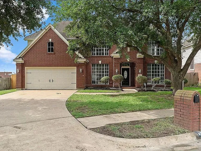 1914 Wynridge Dr — Photo 1