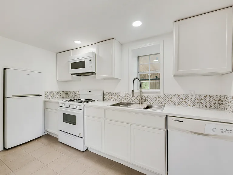 1709 Clover Ln #2 — Photo 3