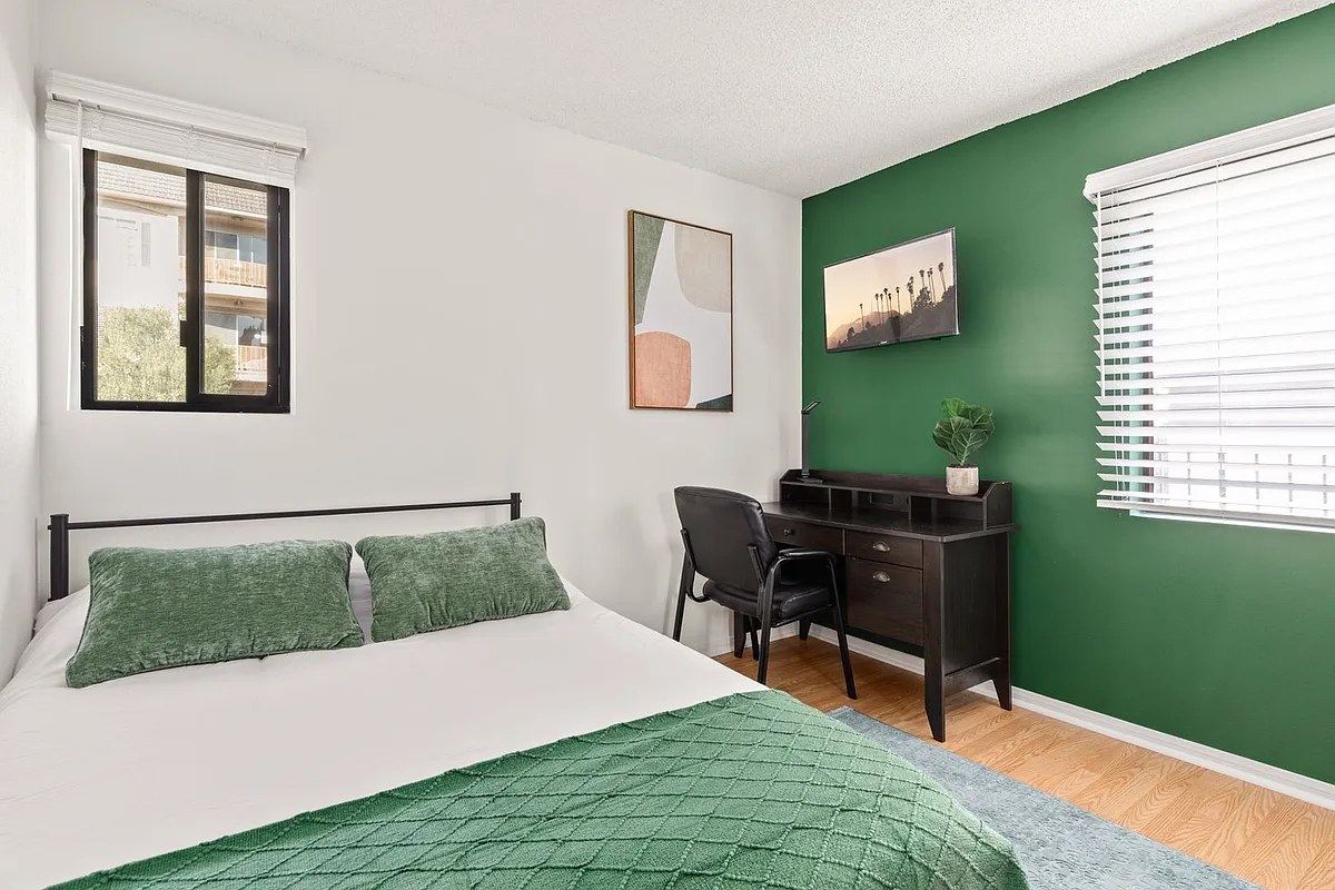 Building Photo - 1823 Pelham Ave #1