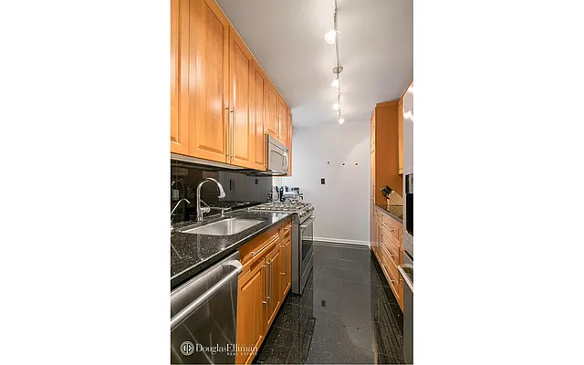 Sold by Douglas Elliman | media 17