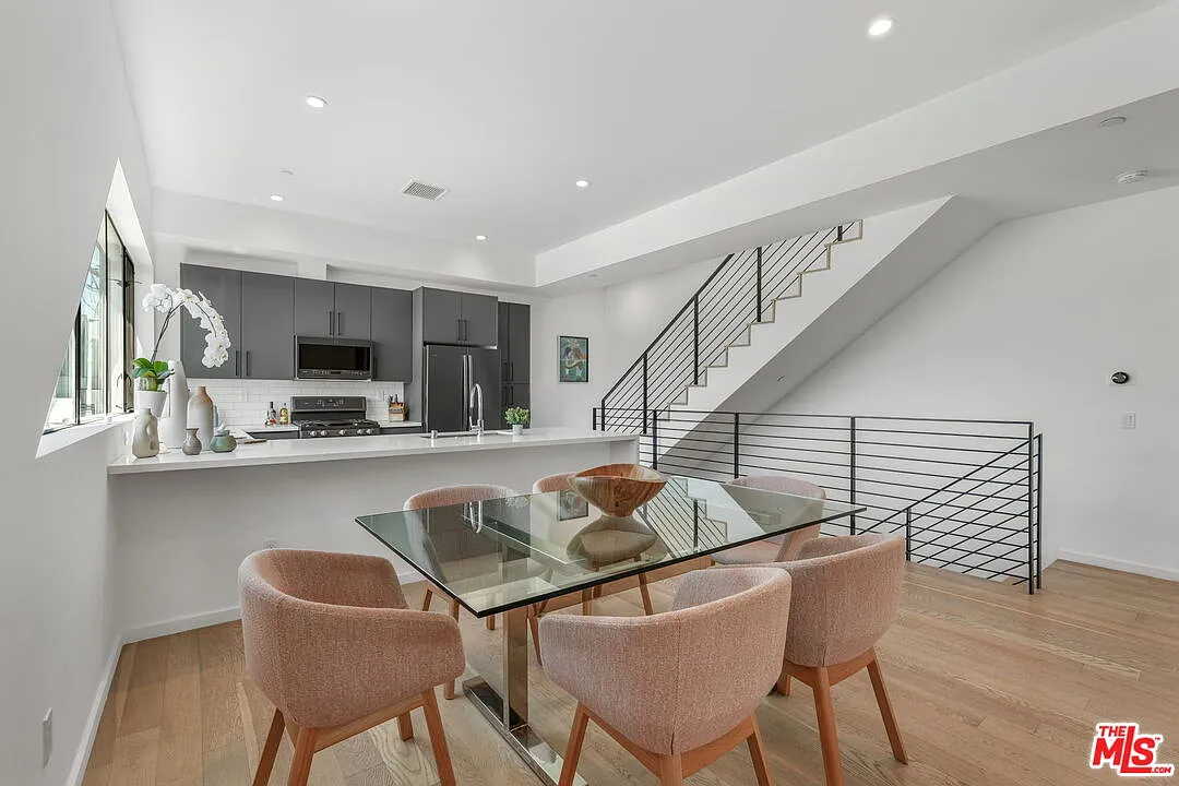 3 bed, 4.0 bath, 2180 sqft, $6,500 — Photo 1
