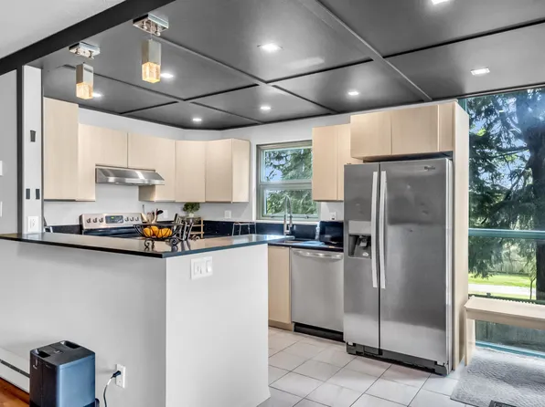 7288 Acorn Ave #220, Burnaby, BC V5E 4H6