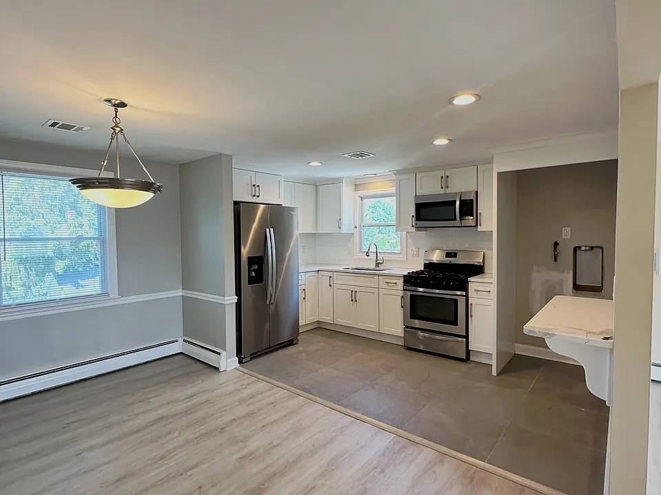 79 Tuttle St #2