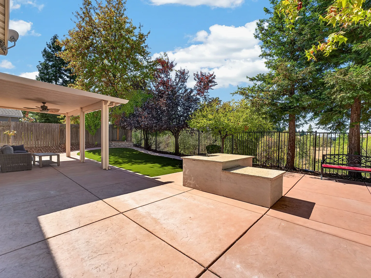 3 bed, 2.5 bath, 2447 sqft, $3,495 — Photo 4