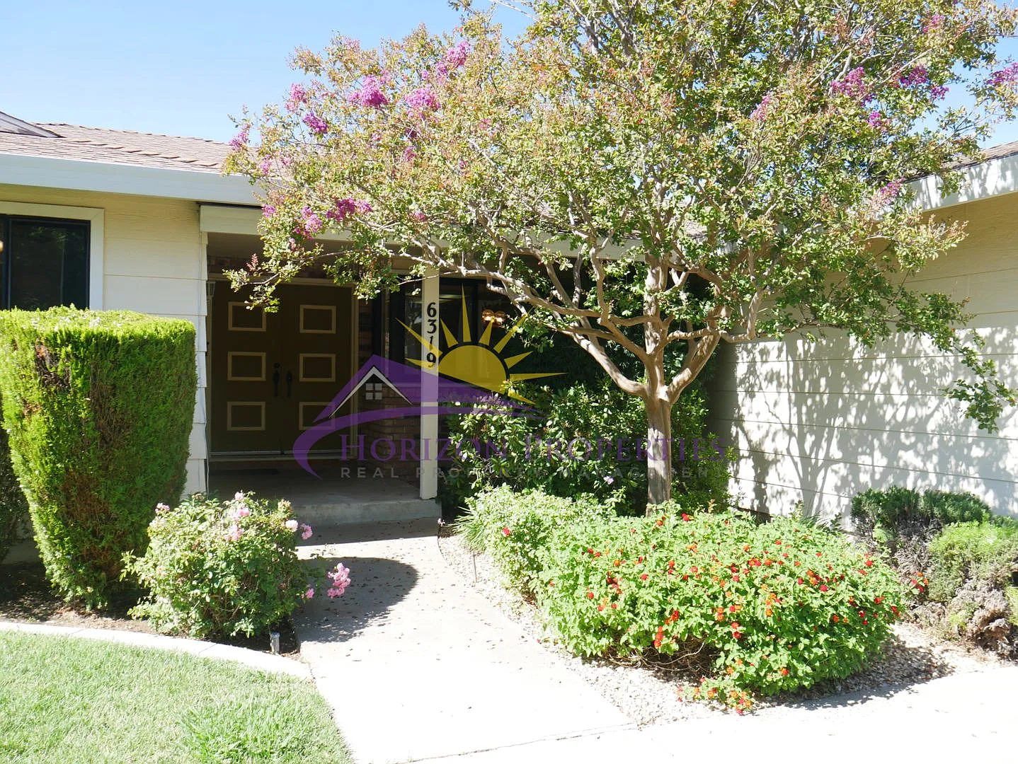 Bright 3 Bed 2 Bath 1,866sqft Carmichael Home with Pool — Photo 2