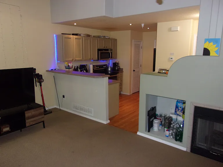 1456 Courtyard Hts — Photo 6