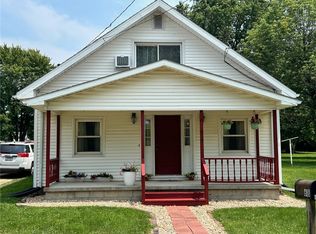 619 S Iowa St, Ashmore, IL 61912