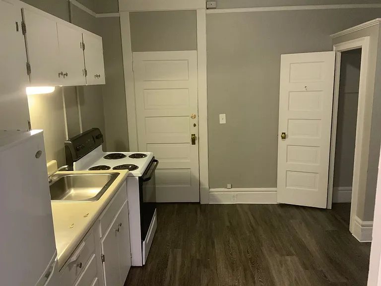 106 S Cedar St — Photo 3
