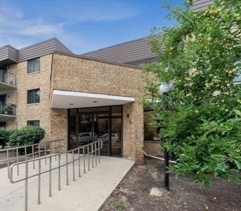 5600 Astor Ln APT 121, Rolling Meadows, IL, 60008