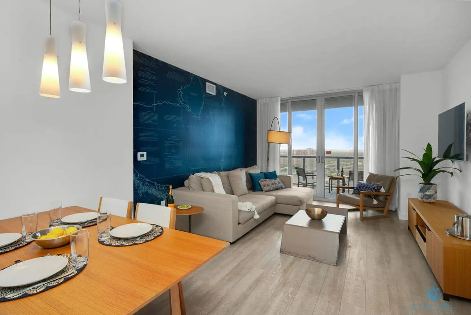 1 bed, 1.0 bath, 699 sqft, $2,474 — Photo 2