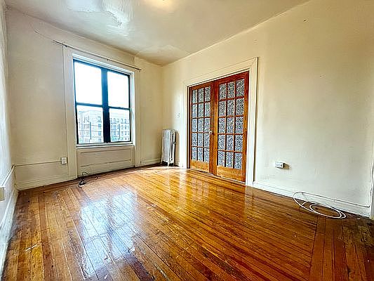 1st image of 15 Wadsworth Ave APT 4B