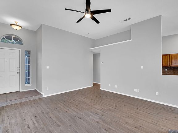 5th image of 324 Faircrest Dr