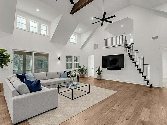 2nd image of 1195 Michelle Ln