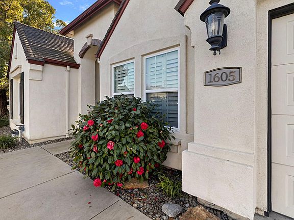 2nd image of 1605 Epping Ave