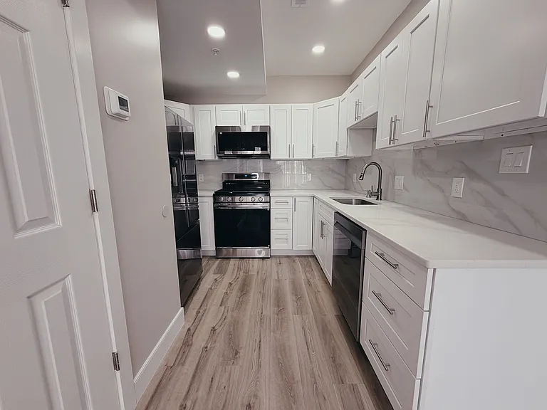 2720 W Thompson St #H — Photo 2