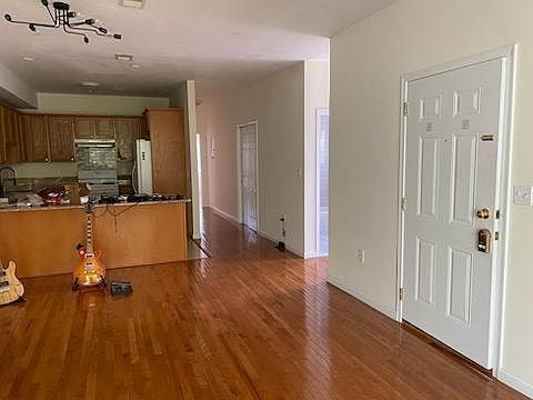 4th image of 116 Garabrant St Floor 2