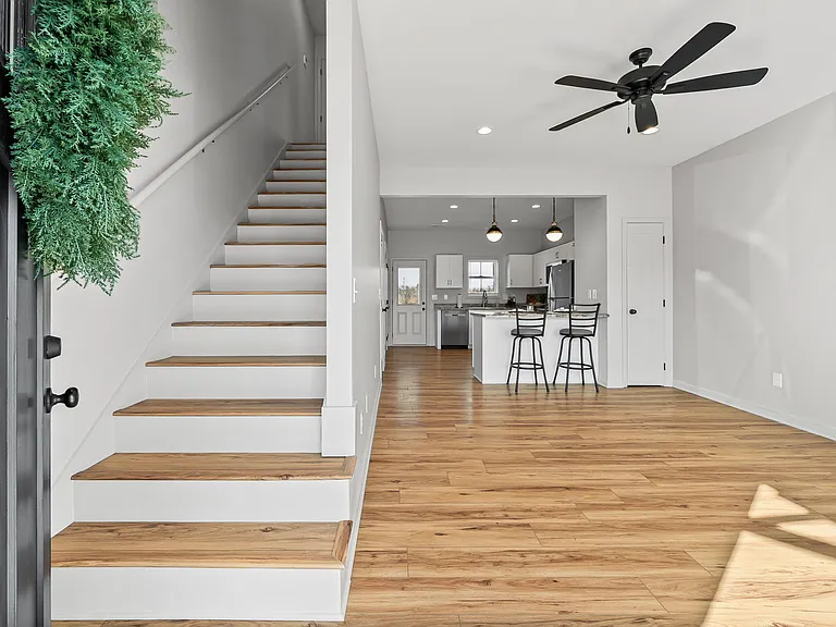 710 Sivley Rd — Photo 5