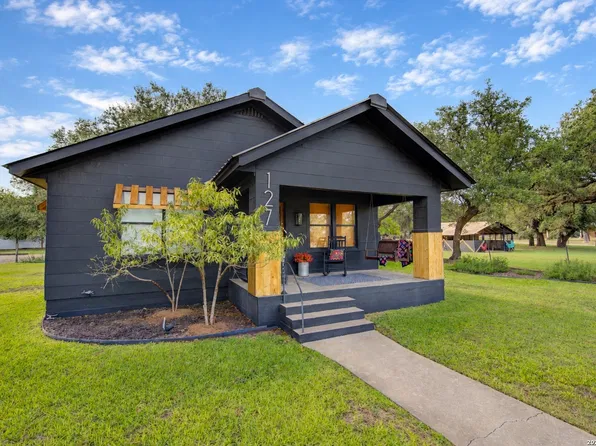 127 N PARK ST, Harper, TX 78631