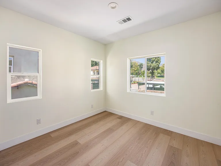 3164 N Sterling Ave #101 — Photo 10