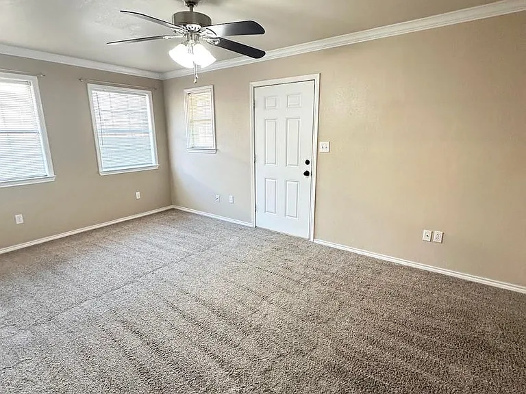 410 W Pine Ave — Photo 9