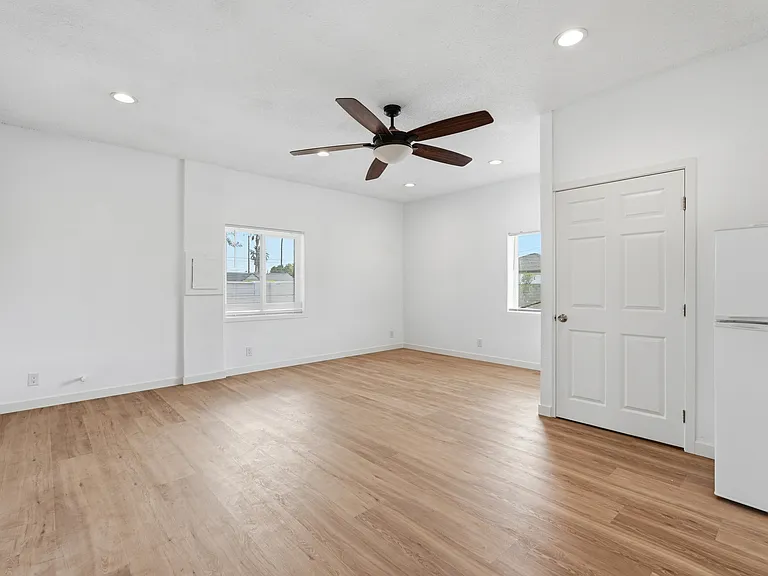 8647 Corbin Ave — Photo 39