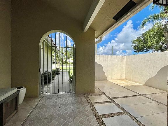 4th image of 1365 NW 22nd Ave
