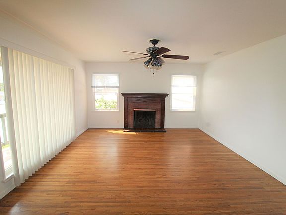 3rd image of 2115 Elizabeth Dr