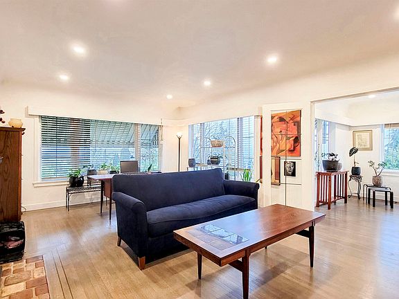 4th image of 520 Boundary Rd N