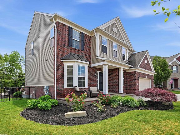2nd image of 49090 Camarosa Ln