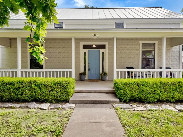 208 W Peach St, Fredericksburg, TX 78624