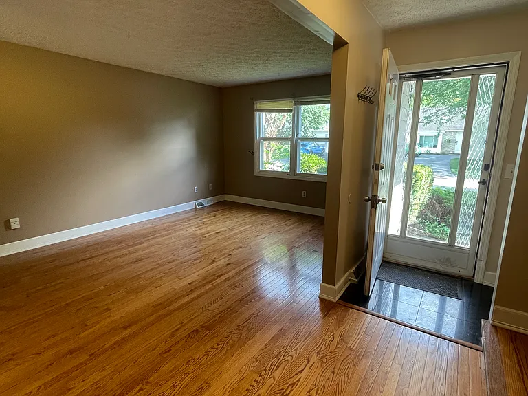 10 Trillium Ln — Photo 5