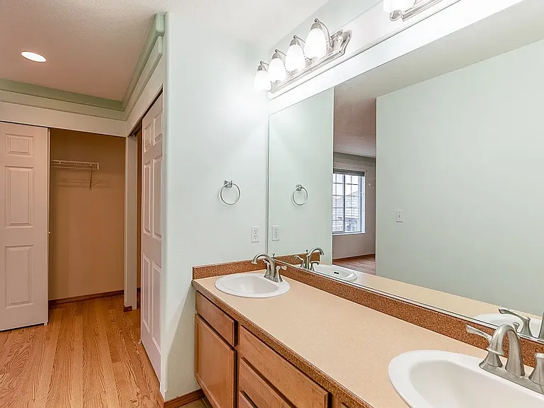 402 E Tanglewood Dr — Photo 17